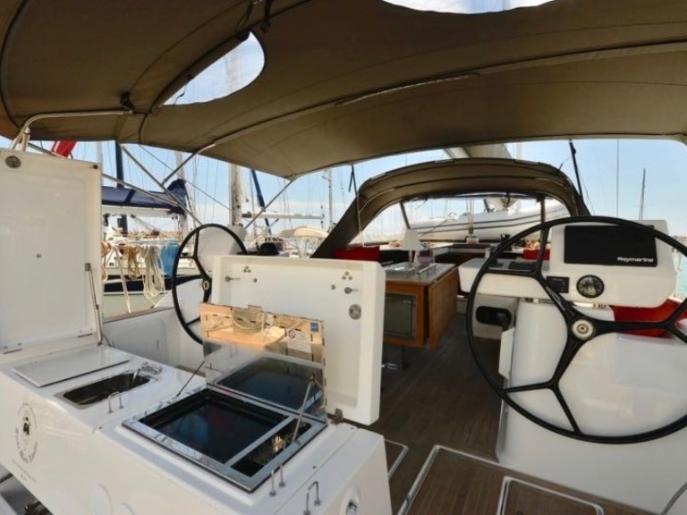 Sailboat rental in Cecina - Dufour Dufour 520 Grand Large
