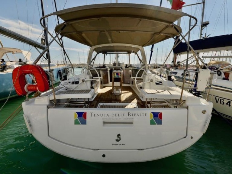 Rent a Bénéteau Oceanis 41.1 Cecina
