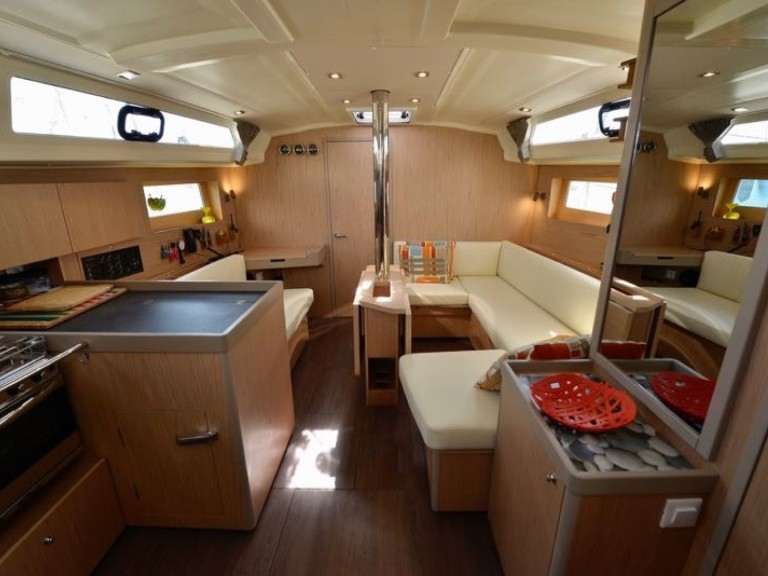 Bareboat Rental Sailboat Bénéteau with a boat licence