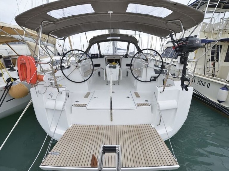 Yacht charter Cecina cheap Sun Odyssey 479