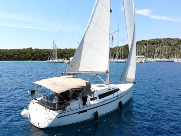 Bareboat Rental Sailboat Bavaria with a boat licence