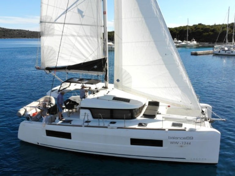 Boat rental Lagoon Lagoon 40 in Rogoznica on Samboat