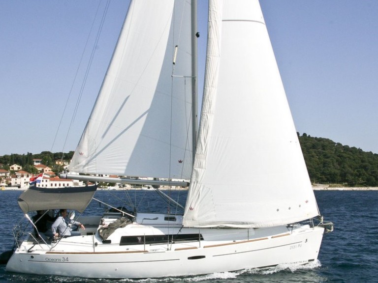 Bénéteau Oceanis 34.2 in Pula on SamBoat