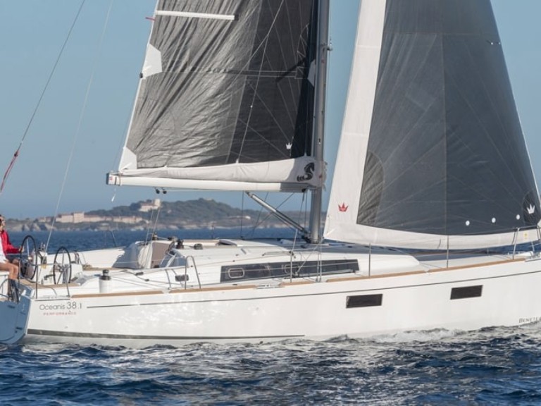 Bénéteau Oceanis 38.1 in Pula on SamBoat