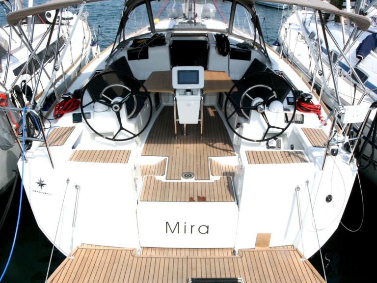 Sailboat rental with or without captain Jeanneau Pula