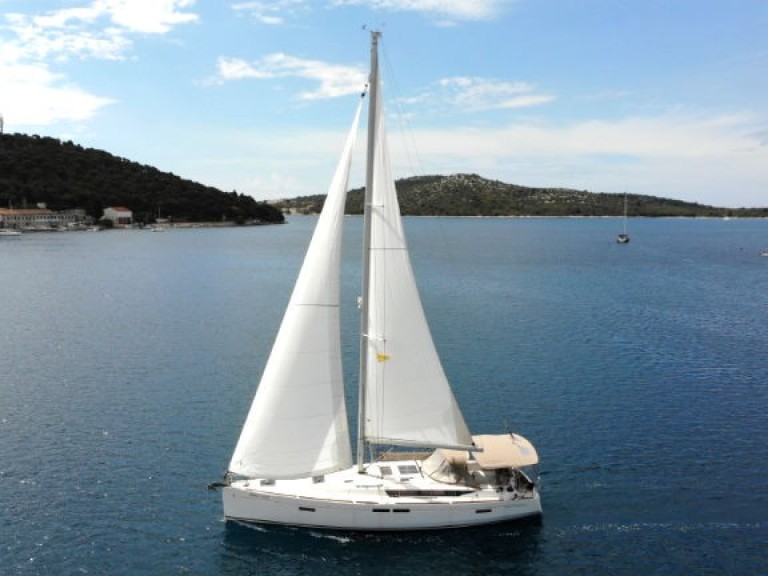 Sailboat for rent Rogoznica at the best price