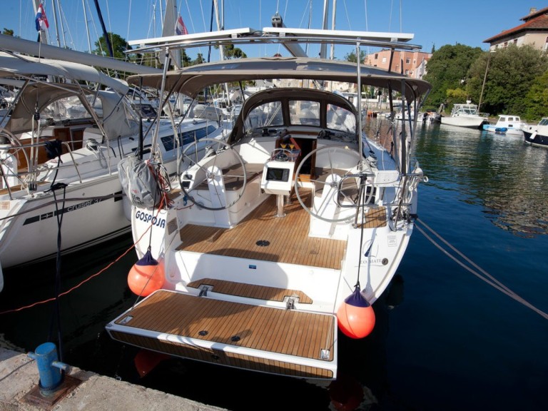 Rent a Bavaria Cruiser 37 Zadar