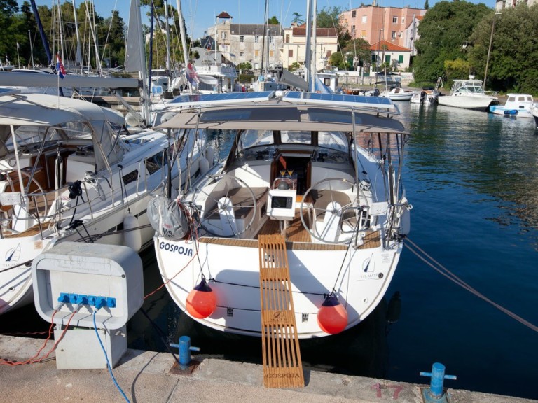 Sailboat rental in Zadar - Bavaria Cruiser 37