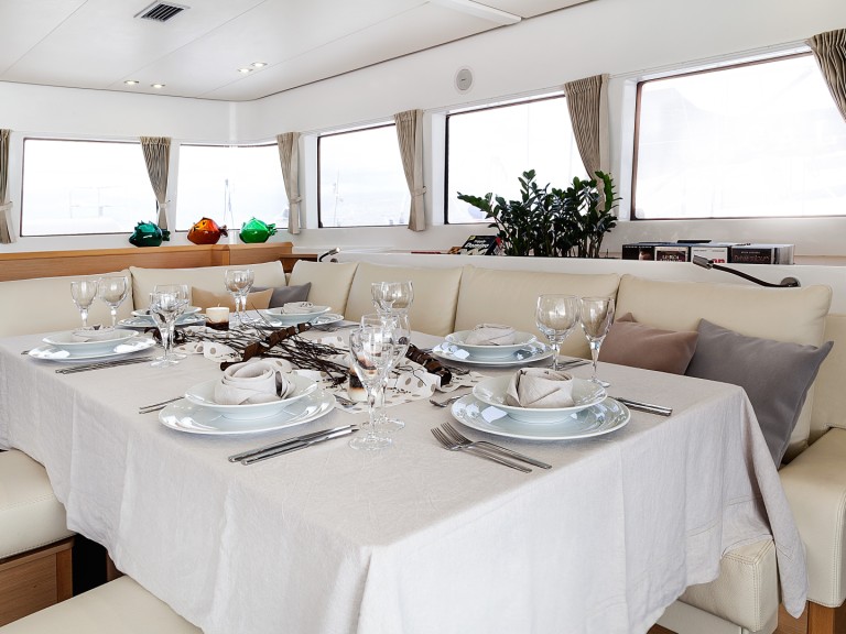 Boat rental Lagoon Lagoon 620 in Alimos on Samboat