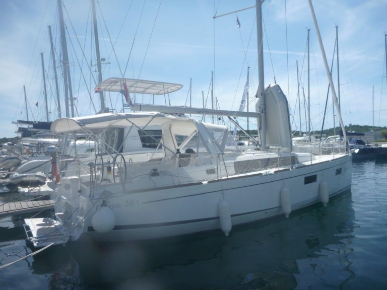 Bénéteau Oceanis 38 charter bareboat or captained in  Šibenik