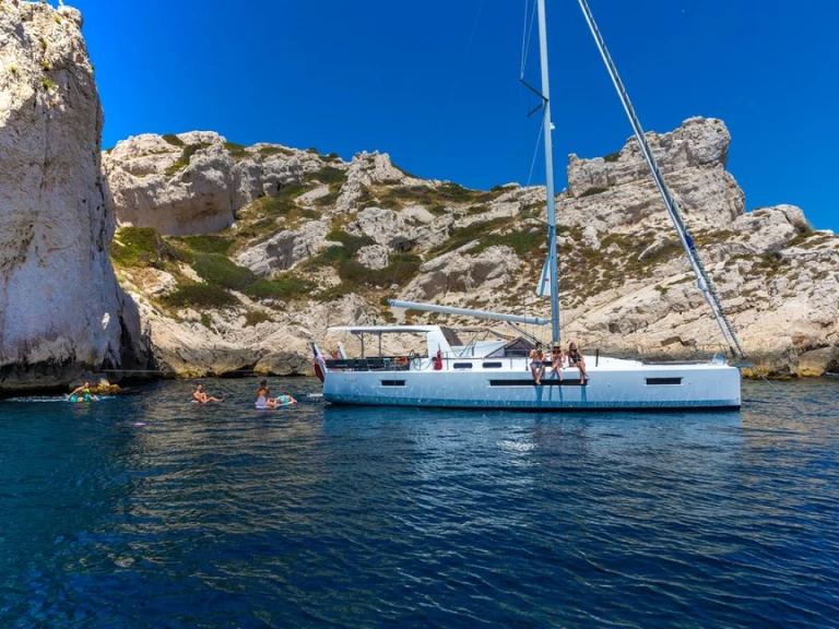 Sailboat for rent Seget Donji at the best price