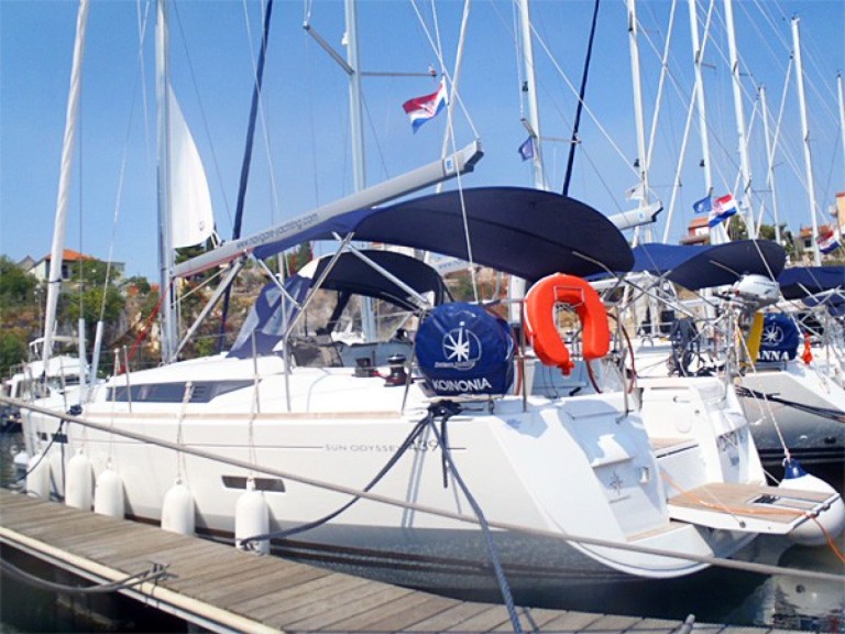 Sailboat rental in Lidingö - Jeanneau Sun Odyssey 439