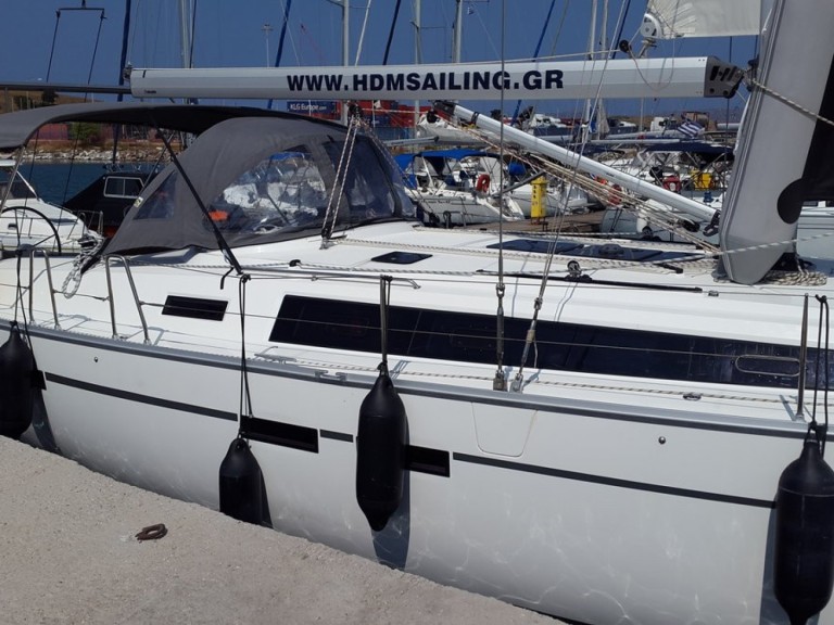 Sailboat for rent Lávrio at the best price