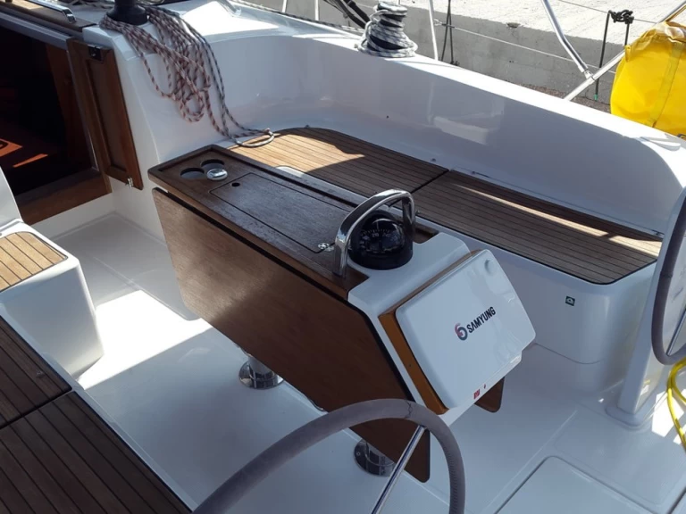 Bavaria Cruiser 46 in Lávrio on SamBoat