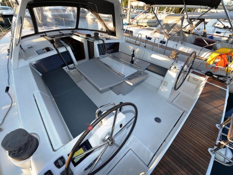 Bareboat Rental Sailboat Bénéteau with a boat licence