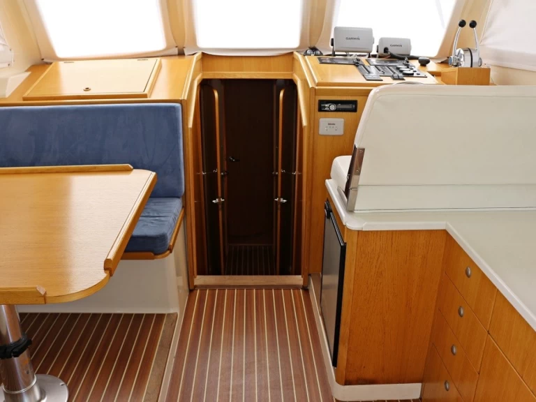 Boat rental Sas Vektor Adria 1002 Vektor in Sukošan on Samboat