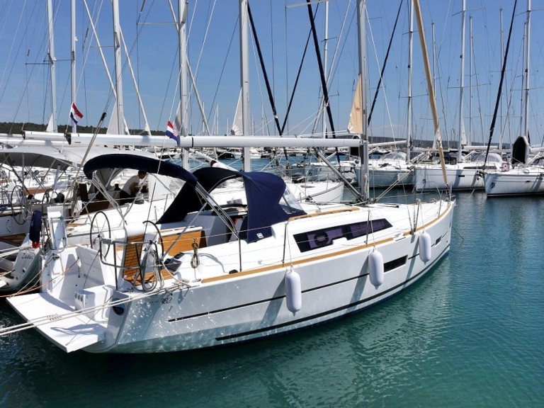 Bareboat Rental Sailboat Dufour with a boat licence