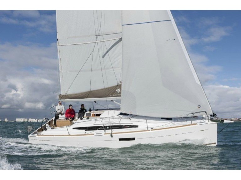 Boat rental Jeanneau Sun Odyssey 349 in Volos on Samboat