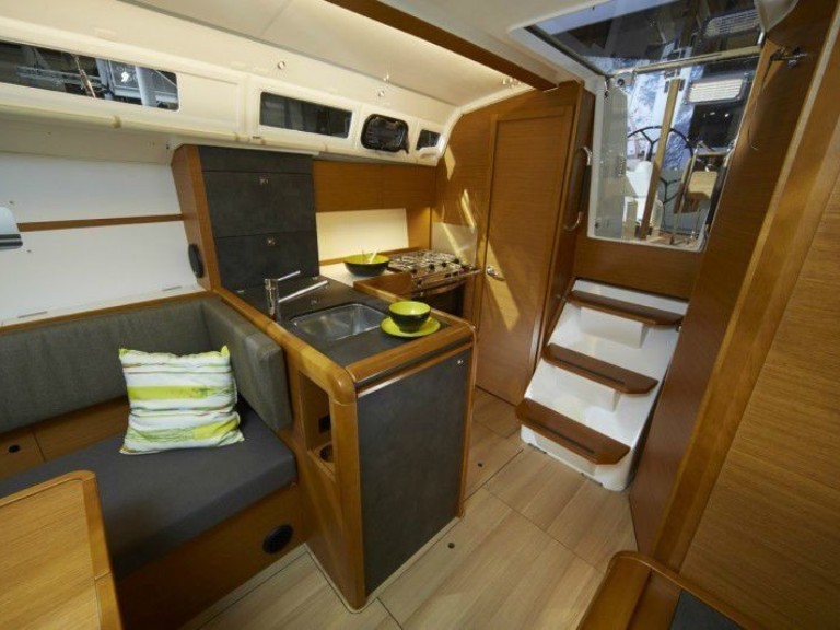 Sailboat rental with or without captain Jeanneau Volos