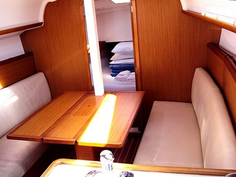 Sailboat rental with or without captain Jeanneau Betina