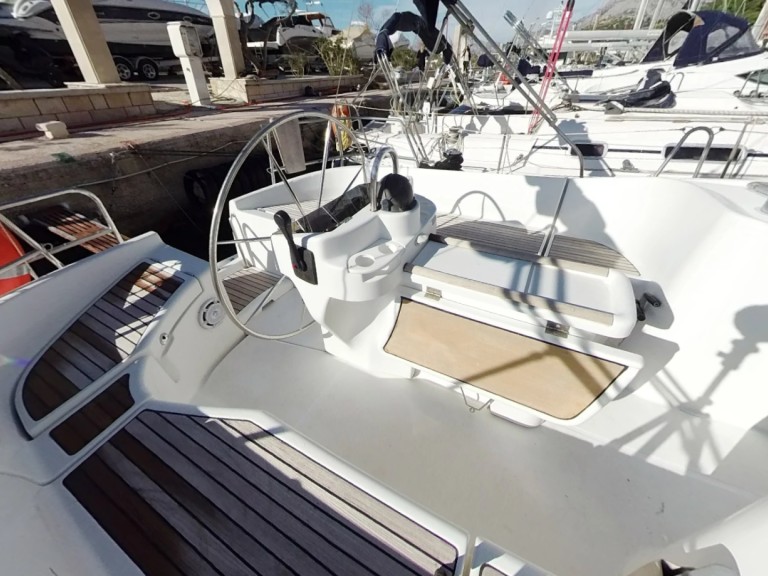 Sailboat for rent Betina at the best price