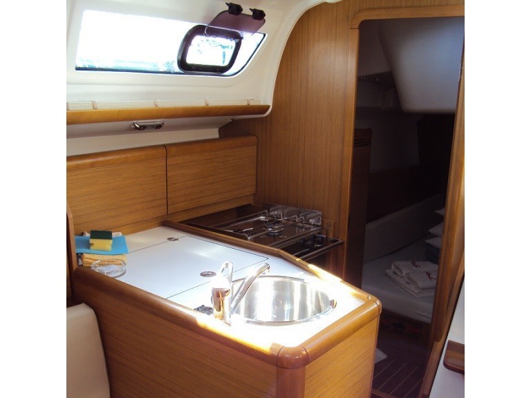Boat rental Jeanneau Sun Odyssey 30i in Betina on Samboat
