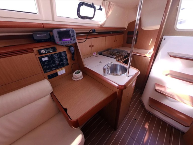 Sailboat rental in Betina - Jeanneau Sun Odyssey 32i