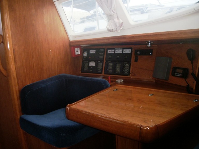 Sailboat rental with or without captain Jeanneau Betina