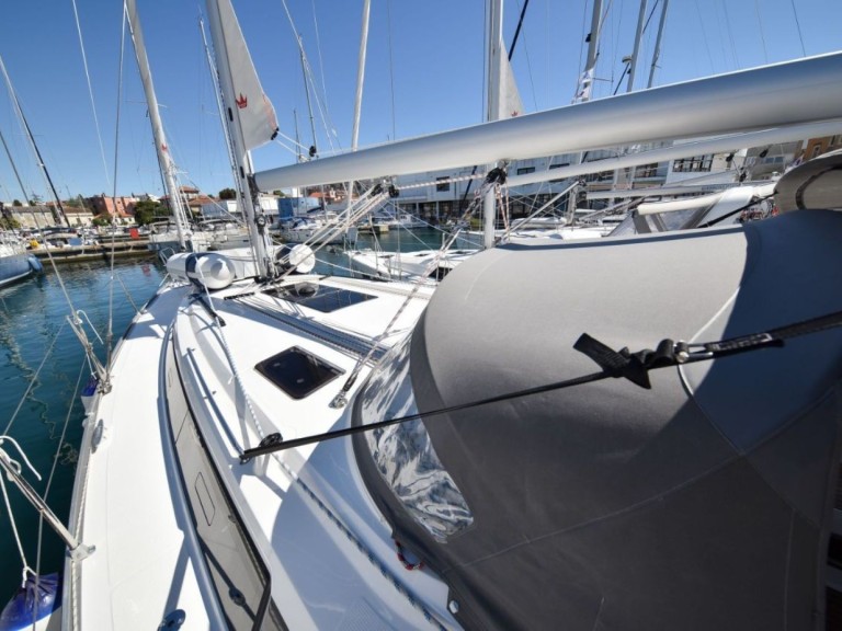 Bareboat Rental Sailboat Bavaria with a boat licence
