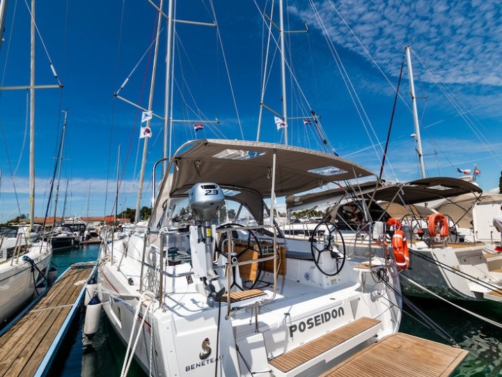 Rent a Bénéteau Oceanis 40.1 Zadar