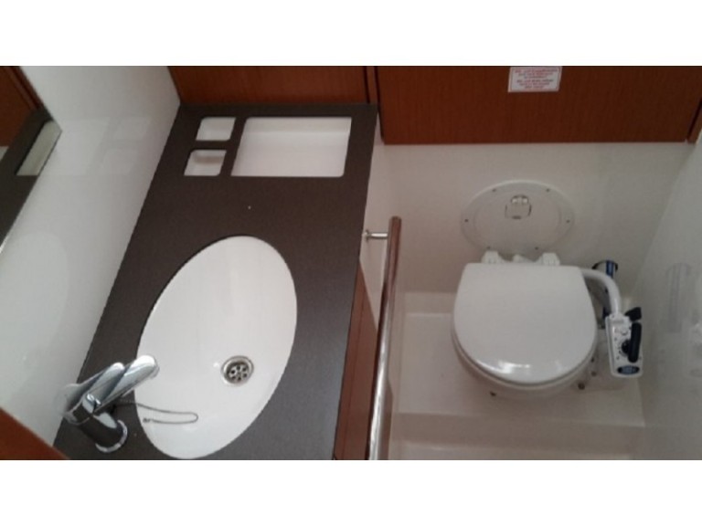 Rent a Bavaria Cruiser 46 Alimos