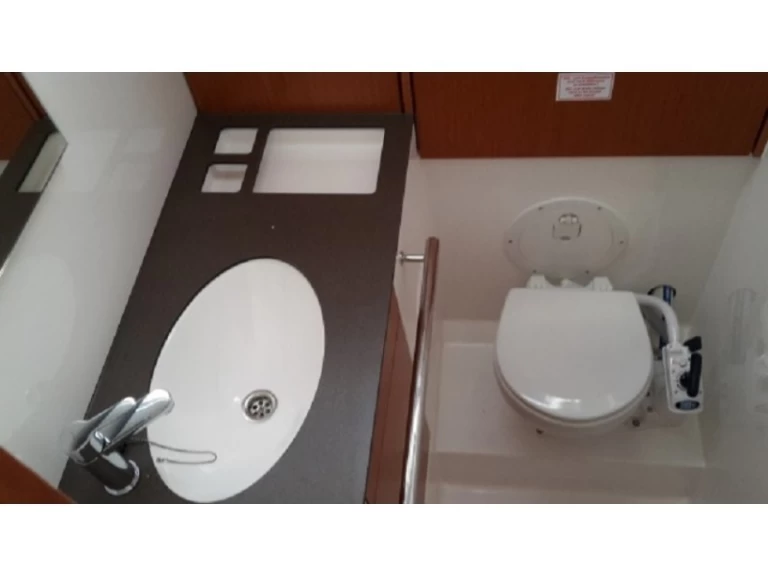 Rent a Bavaria Cruiser 46 Alimos