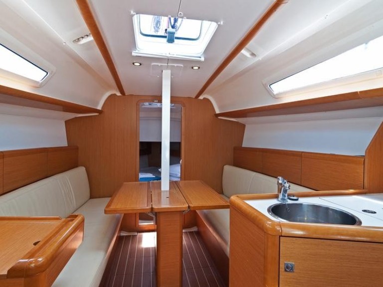 Jeanneau Sun Odyssey 33i charter bareboat or captained in  Split