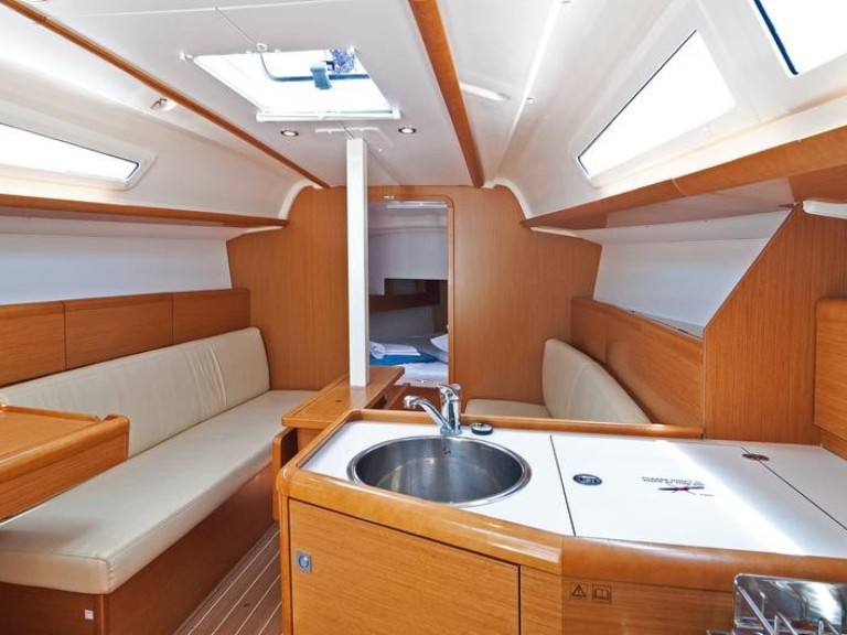 Jeanneau Sun Odyssey 33i in Split on SamBoat