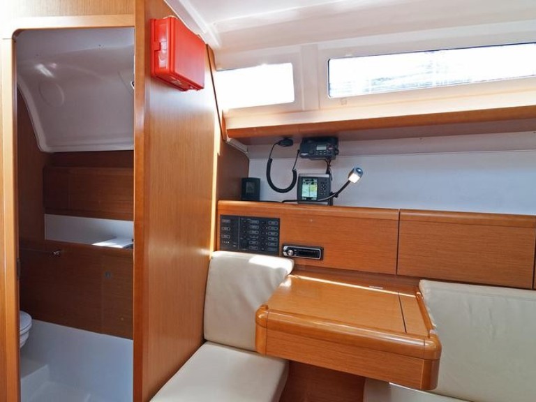 Yacht charter Split cheap Sun Odyssey 33i
