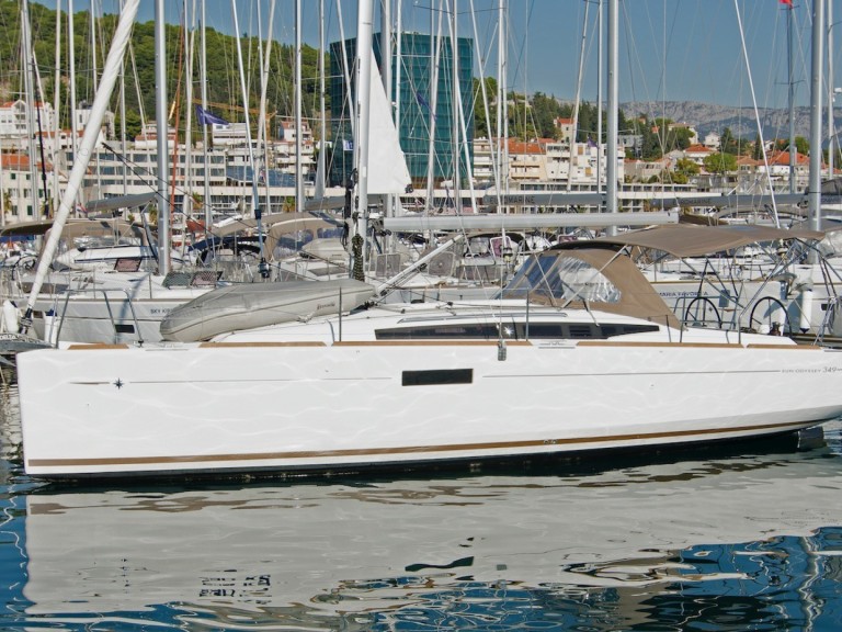 Boat rental Jeanneau Sun Odyssey 349 in Split on Samboat