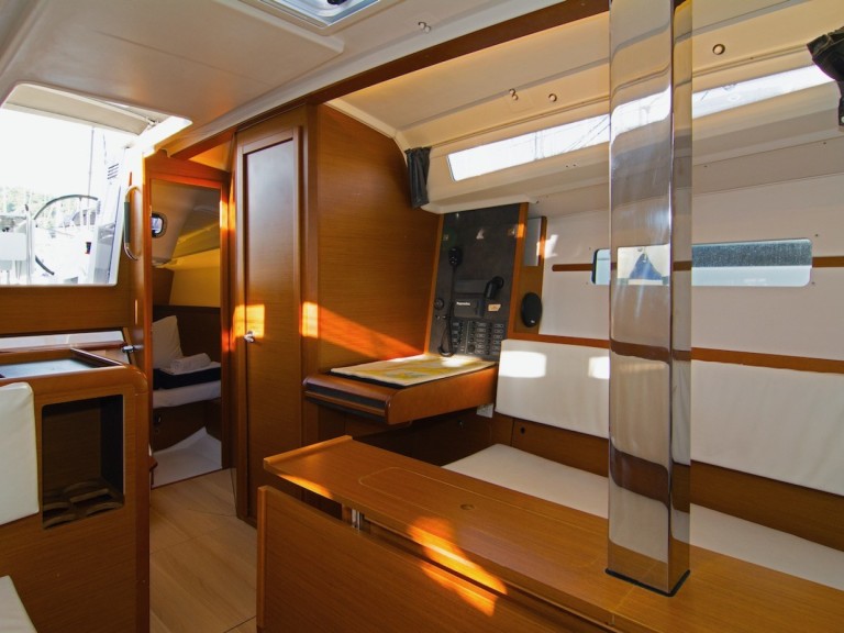 Boat rental Jeanneau Sun Odyssey 349 in Split on Samboat