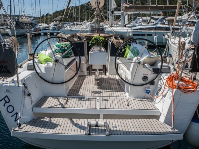 Sailboat rental in Primošten - Dufour Dufour 350 Grand Large