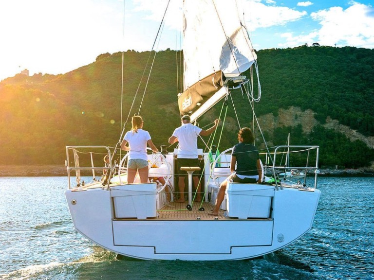 Yacht charter Primošten cheap E5