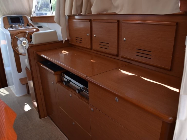 Boat rental Bénéteau Antares 10.80 Fly in Rogoznica on Samboat