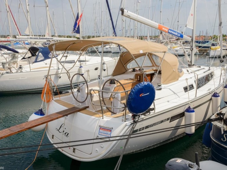 Rent a Bavaria Cruiser 34 Pirovac