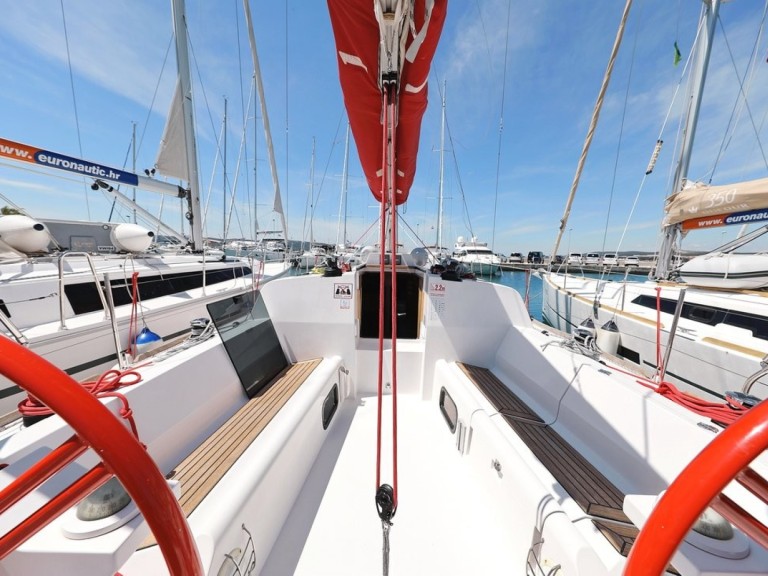 Rent a Elan Elan 350 Performance Biograd na Moru