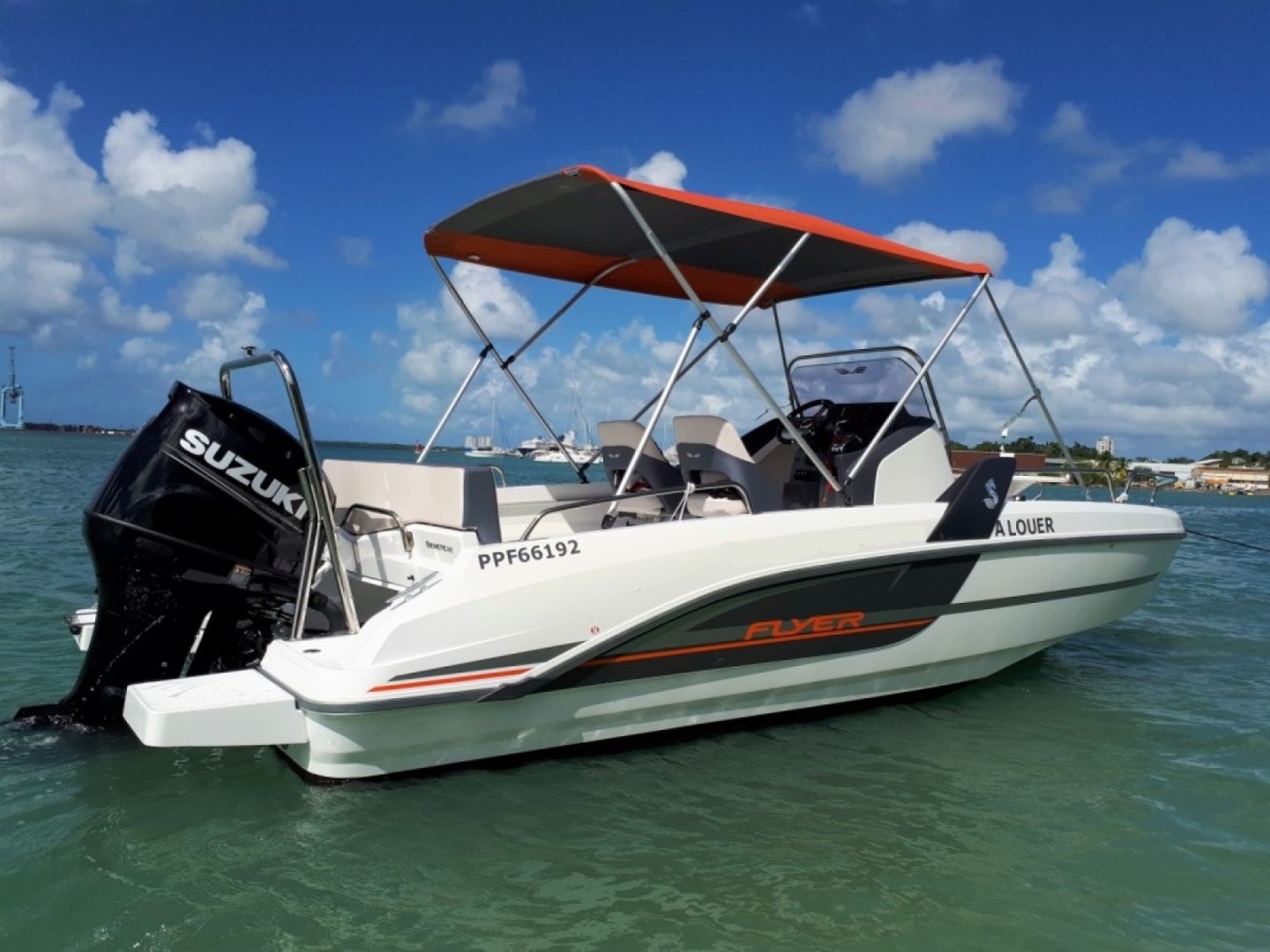 Rent a Motorboat Bénéteau Flyer 6.6 SPACEdeck in Pointe-à-Pitre