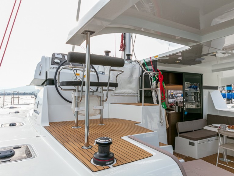 Boat rental Lagoon Lagoon 42 in Baiona on Samboat