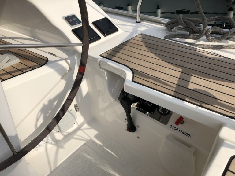 Yacht charter Alimos cheap Cruiser 51