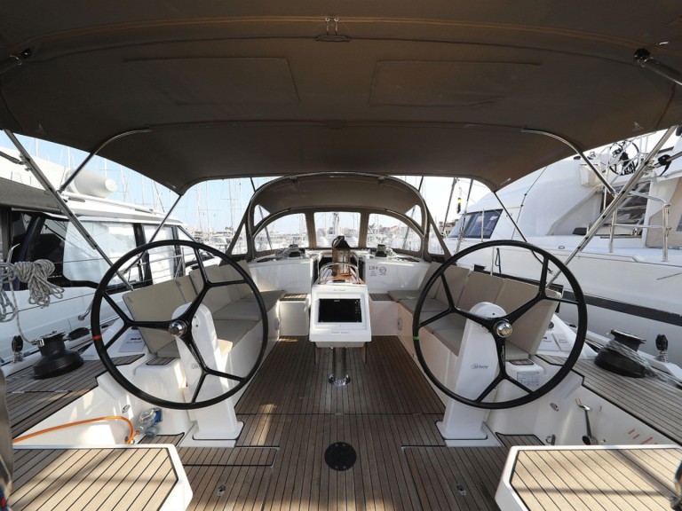 Rent a Bavaria Bavaria C42 Biograd na Moru