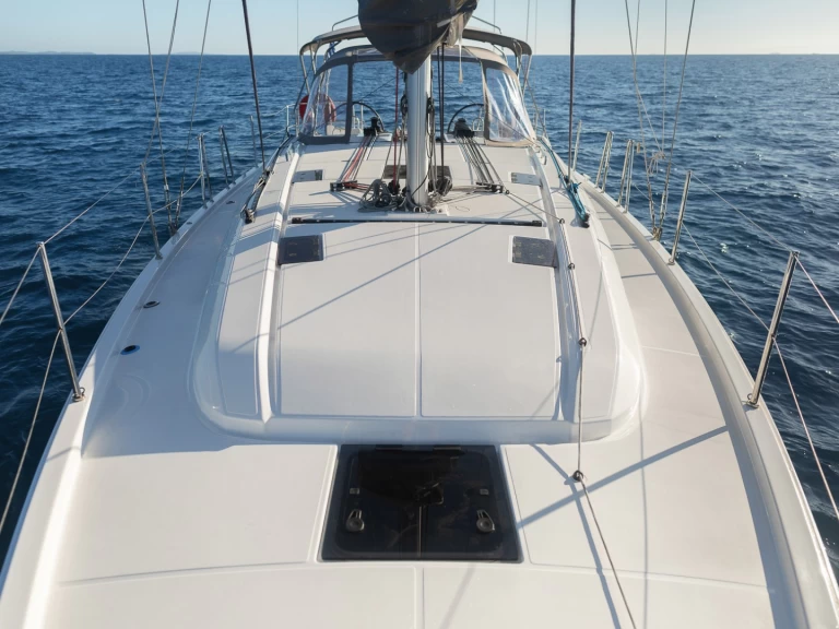 Rent a Bénéteau Oceanis 40.1 Alimos