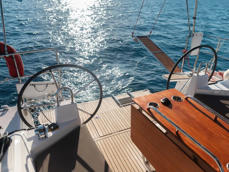 Boat rental Bénéteau Oceanis 40.1 in Alimos on Samboat