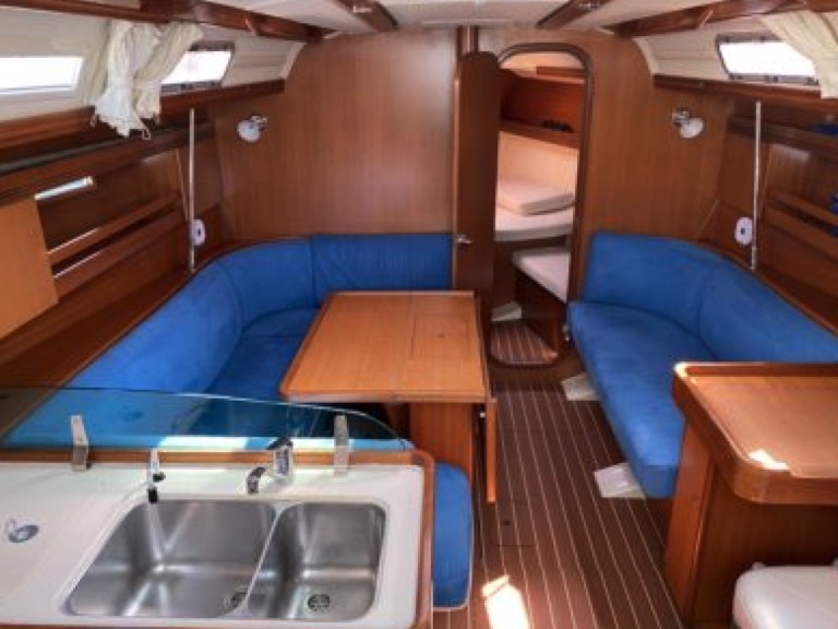 Sailboat for rent Port-Haliguen at the best price