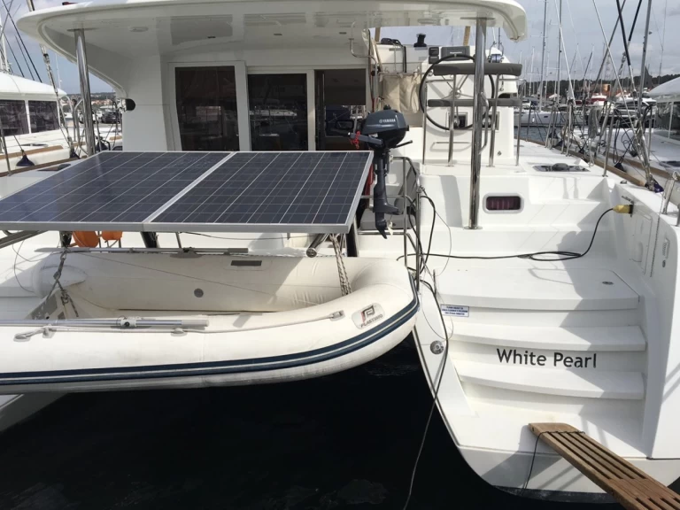 Catamaran rental in Šibenik - Lagoon Lagoon 39